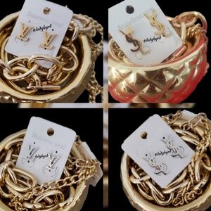 Fashion stud earrings